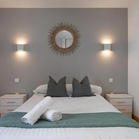 Homeforguest With Pool And Terrace 1 Min From The Apartment