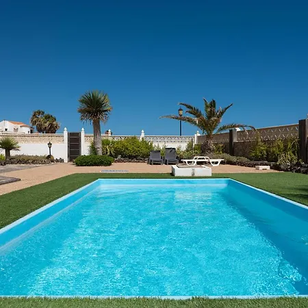 Homeforguest With Pool And Terrace 1 Min From The Corralejo
