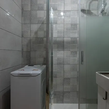 Homeforguest With Pool And Terrace 1 Min From The Apartment