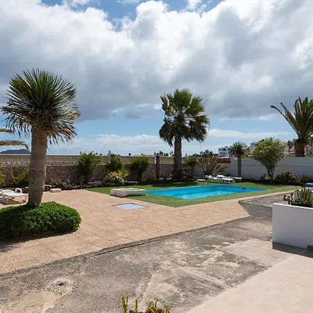 Homeforguest With Pool And Terrace 1 Min From The * Corralejo